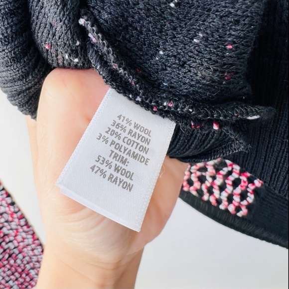 St. John textured Knit jacket, black/red, Size M E26 - Picture 9 of 11